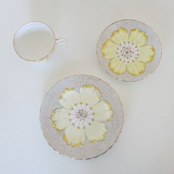 Vintage Tuscan Teacup trio set, Yellow Flower (Lot 1) SMALL CRACK & MARK - Picture 6 of 15
